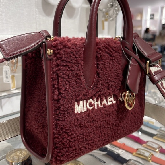 Michael Kors Mirella Extra-Small Sherpa XS SHOPPER XBODY
SHEARLING Crossbody - Picture 16 of 16